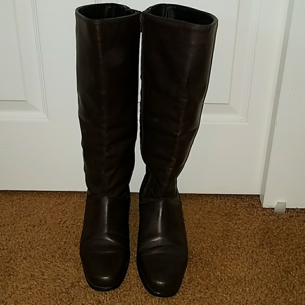 Regence dark brown leather boots